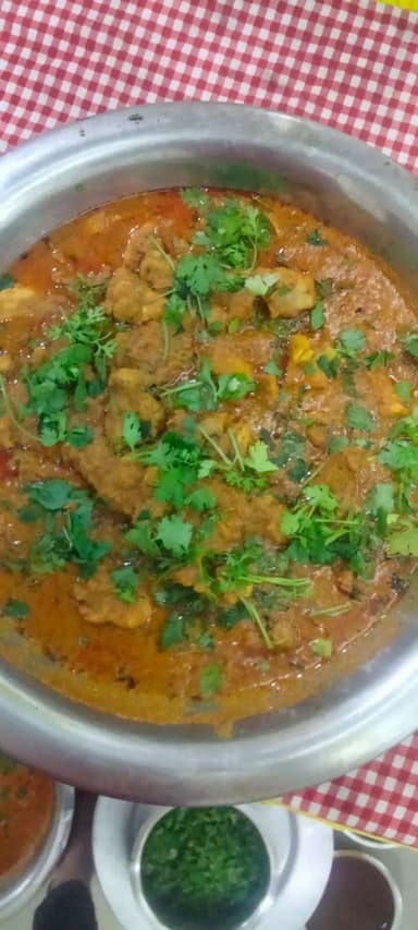 Tasty Chicken Korma cooked by COOX chefs cooks during occasions parties events at home