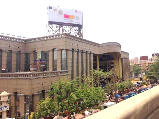 Waiters in Stationroad