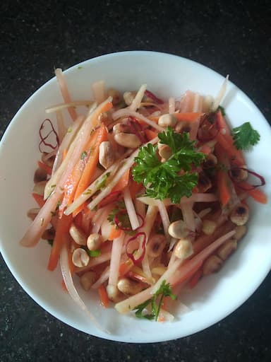 Tasty Papaya Salad cooked by COOX chefs cooks during occasions parties events at home