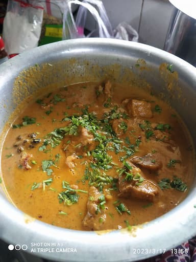 Tasty Chicken Korma cooked by COOX chefs cooks during occasions parties events at home