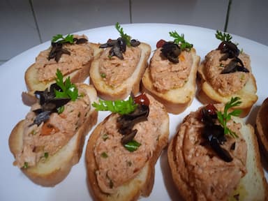 Tasty Chicken Bruschetta cooked by COOX chefs cooks during occasions parties events at home