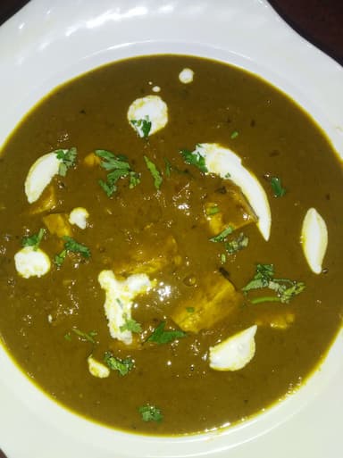 Tasty Palak Paneer cooked by COOX chefs cooks during occasions parties events at home