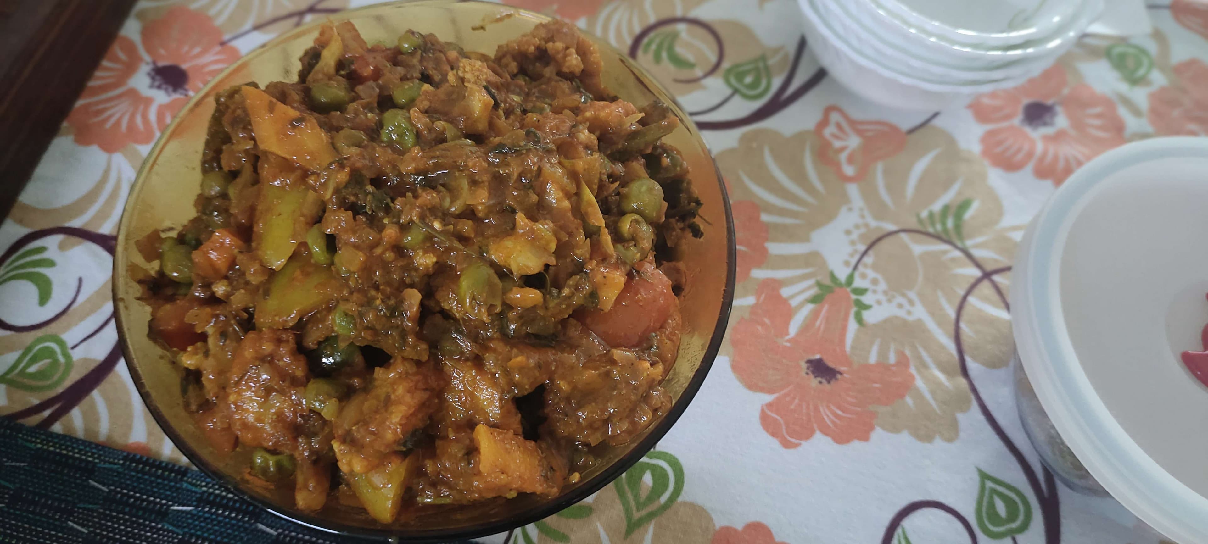 Tasty Veg Jalfrezi cooked by COOX chefs cooks during occasions parties events at home