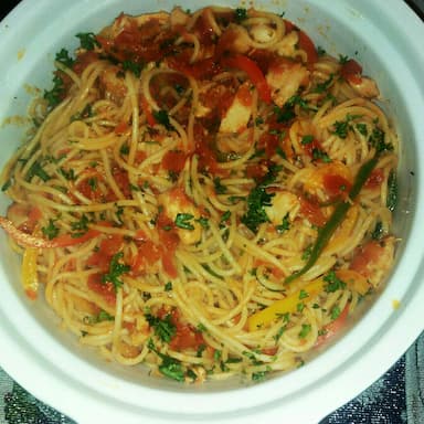Tasty Spaghetti with Roasted Chicken cooked by COOX chefs cooks during occasions parties events at home