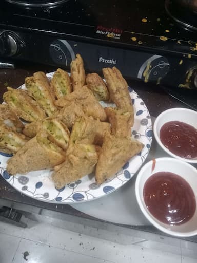 Tasty Bread Pakode cooked by COOX chefs cooks during occasions parties events at home