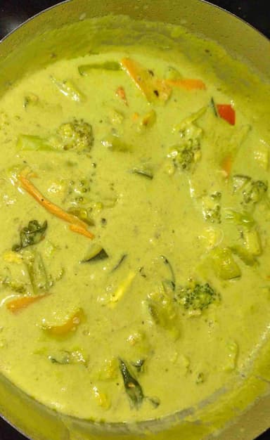 Tasty Green Thai Curry cooked by COOX chefs cooks during occasions parties events at home