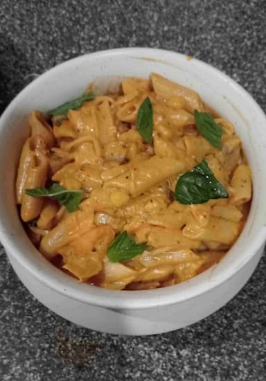 Tasty Pasta in Pink Sauce cooked by COOX chefs cooks during occasions parties events at home