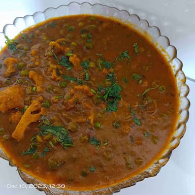 Tasty Gobhi Matar cooked by COOX chefs cooks during occasions parties events at home