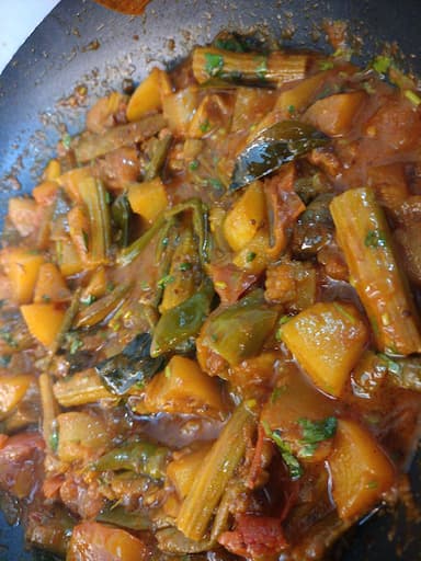 Tasty Tomato Curry cooked by COOX chefs cooks during occasions parties events at home