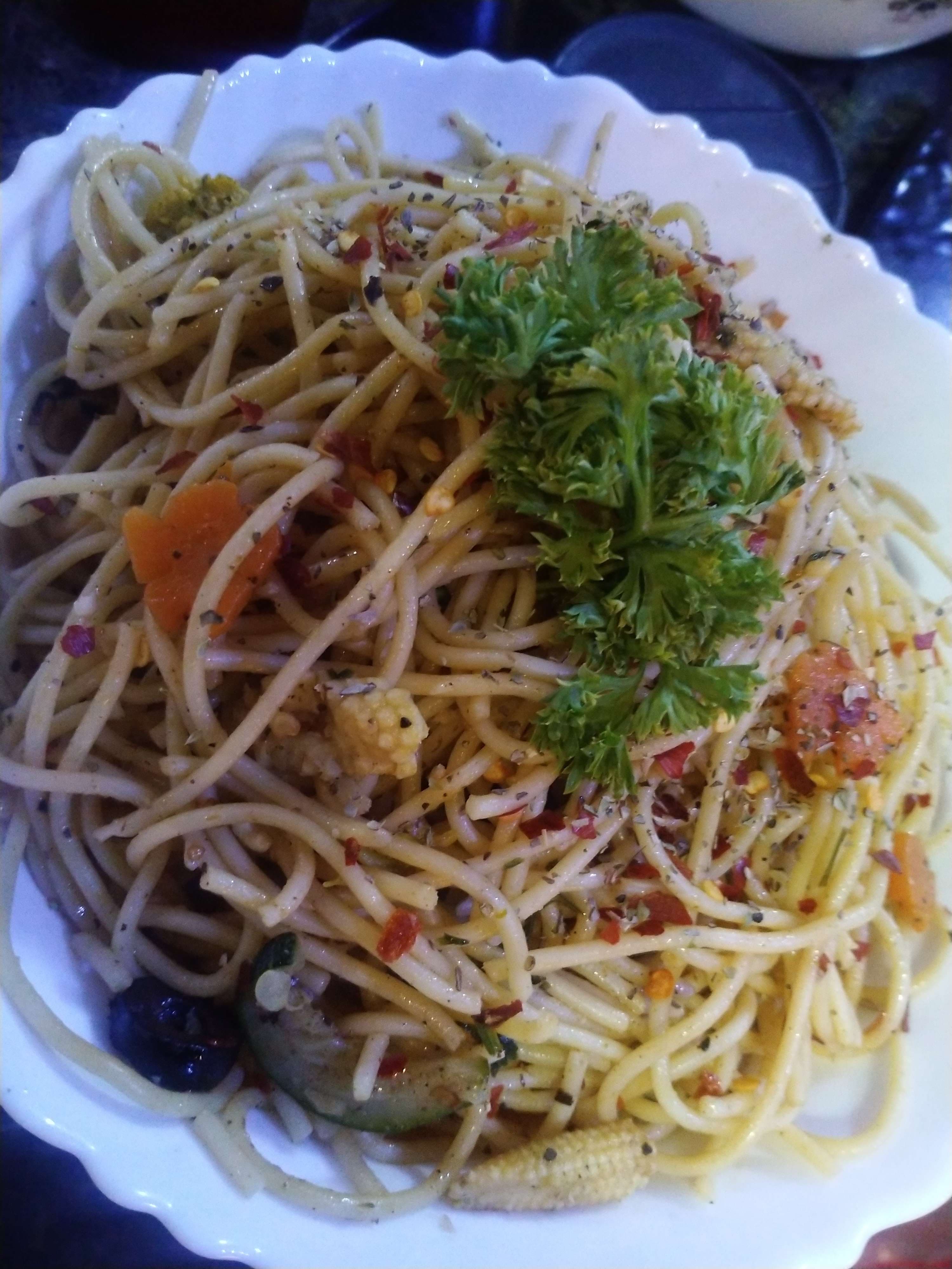 Tasty Spaghetti Aglio e Olio cooked by COOX chefs cooks during occasions parties events at home