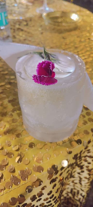 Delicious Elderflower Cocktail  prepared by COOX