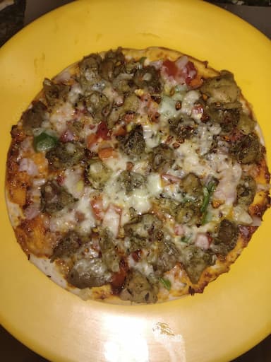 Delicious Chicken Pizza prepared by COOX