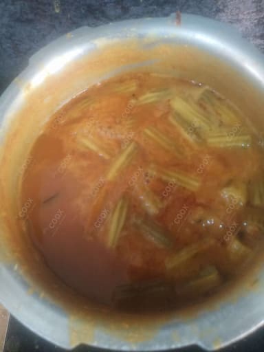 Delicious Idli Sambhar prepared by COOX