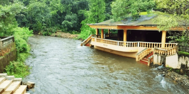 Bartenders in Sanguem