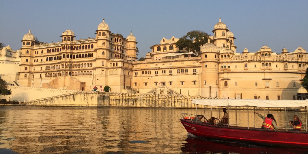 Bartenders in Udaipur