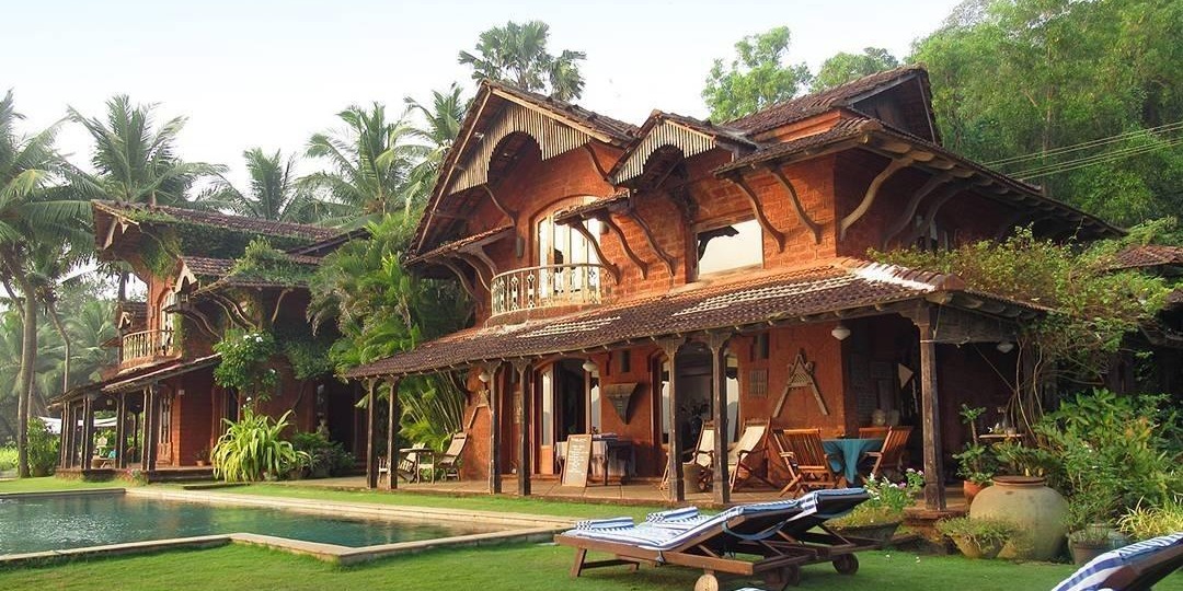 Entertainer for Weekend Vacations