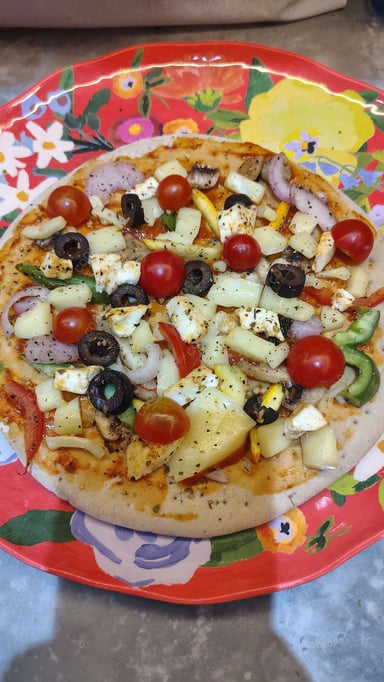 Tasty Chicken Pizza cooked by COOX chefs cooks during occasions parties events at home