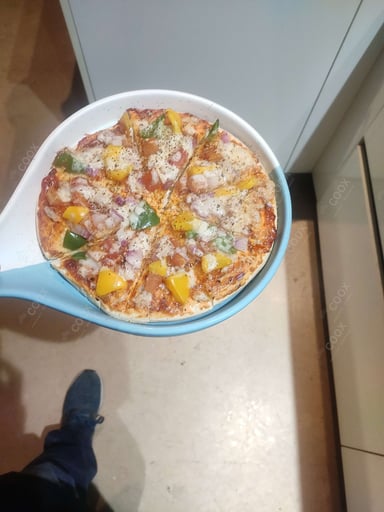 Tasty Chicken Pizza cooked by COOX chefs cooks during occasions parties events at home