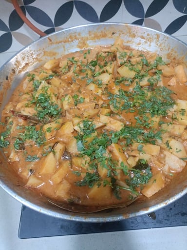Tasty Aloo Gravy cooked by COOX chefs cooks during occasions parties events at home