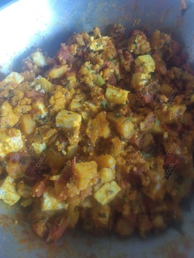 Tasty Vada Sambhar cooked by COOX chefs cooks during occasions parties events at home