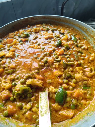 Tasty Vegetable Makhani cooked by COOX chefs cooks during occasions parties events at home