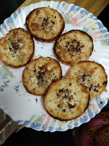 Tasty Garlic Bread with Cheese cooked by COOX chefs cooks during occasions parties events at home