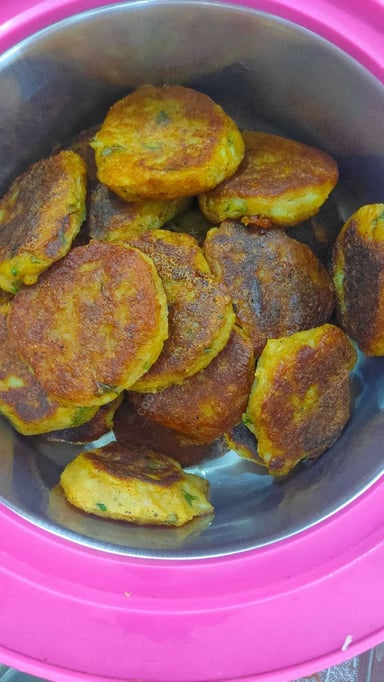 Tasty Aloo Tikki Chaat cooked by COOX chefs cooks during occasions parties events at home