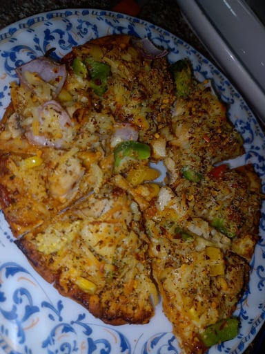 Tasty Chicken Pizza cooked by COOX chefs cooks during occasions parties events at home