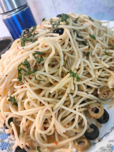 Tasty Spaghetti Aglio e Olio cooked by COOX chefs cooks during occasions parties events at home