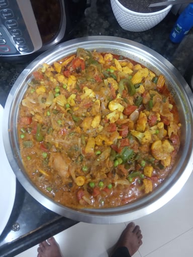 Tasty Veg Jalfrezi cooked by COOX chefs cooks during occasions parties events at home