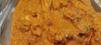 Tasty Chicken Korma cooked by COOX chefs cooks during occasions parties events at home