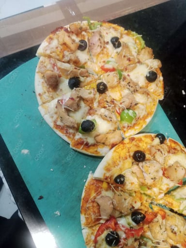 Tasty Chicken Pizza cooked by COOX chefs cooks during occasions parties events at home