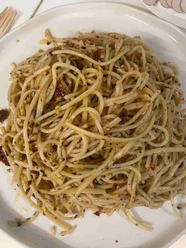 Tasty Spaghetti Aglio e Olio cooked by COOX chefs cooks during occasions parties events at home