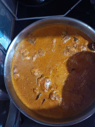 Tasty Chicken Korma cooked by COOX chefs cooks during occasions parties events at home