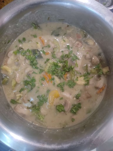 Tasty Green Thai Curry cooked by COOX chefs cooks during occasions parties events at home