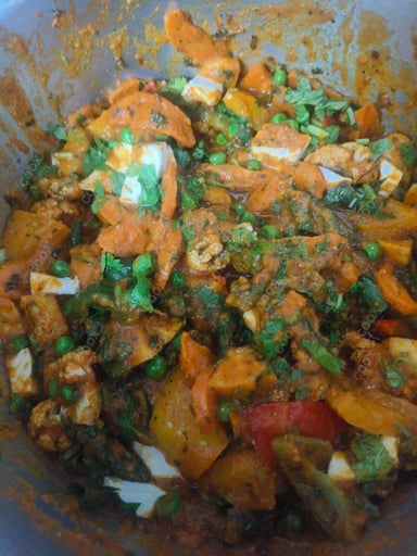 Tasty Vegetable Makhani cooked by COOX chefs cooks during occasions parties events at home