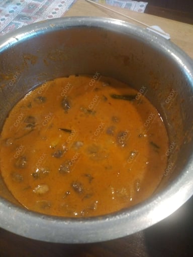Tasty Red Thai Chicken Curry cooked by COOX chefs cooks during occasions parties events at home