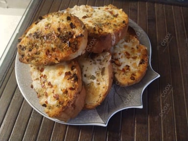 Tasty Garlic Bread with Cheese cooked by COOX chefs cooks during occasions parties events at home