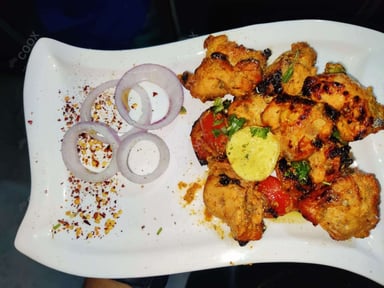 Tasty Chicken Tikka cooked by COOX chefs cooks during occasions parties events at home
