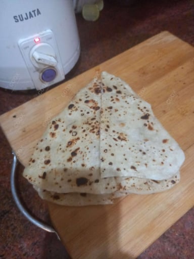 Tasty Naan (Butter / Garlic) cooked by COOX chefs cooks during occasions parties events at home