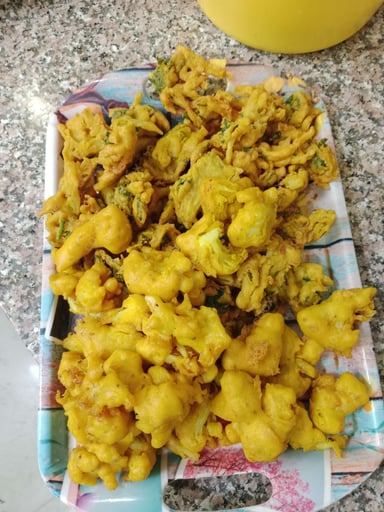 Tasty Mix Pakode cooked by COOX chefs cooks during occasions parties events at home