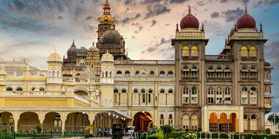 Waiters in Mysore