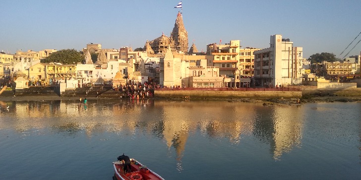 Waiters in Dwarka