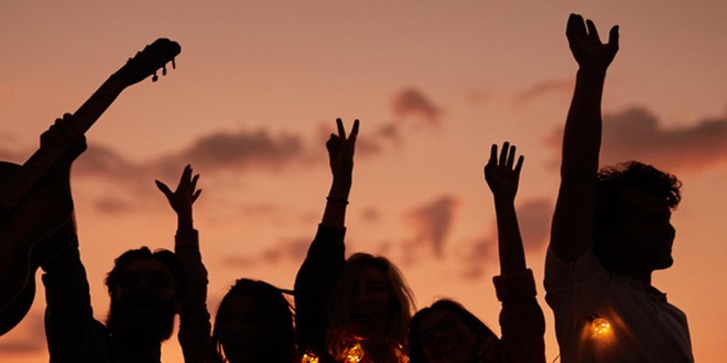 Singer for Sundowner Parties