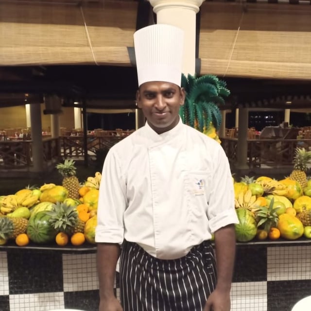 COOX best rated cooks chefs with highest ratings, reviews, feedback. Hire expert trending cooks for small house parties, private parties