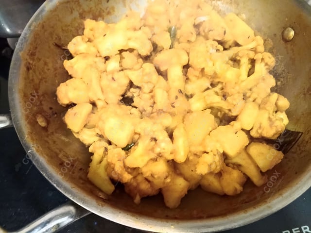 Delicious Aloo Gobhi prepared by COOX
