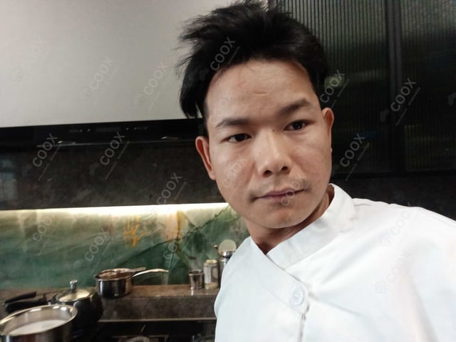 Chef from COOX at bookings. Professional cooks chefs at home