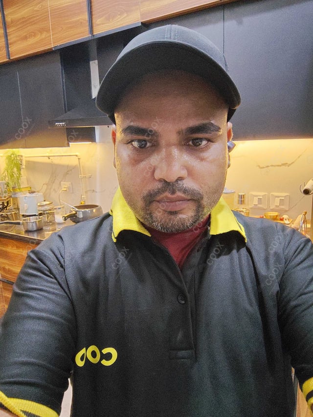 Chef from COOX at bookings. Professional cooks chefs at home