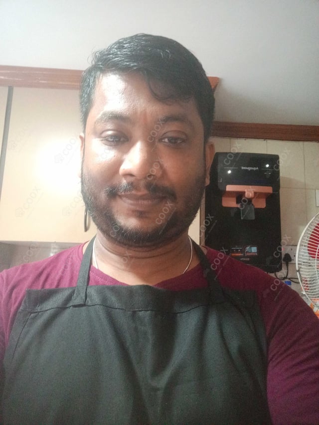 Chef from COOX at bookings. Professional cooks chefs at home