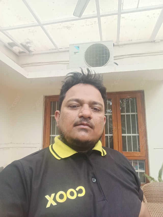 Chef from COOX at bookings. Professional cooks chefs at home